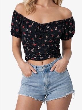 Ultra Flirt Black and Red Floral Cropped Top Size Large NWT